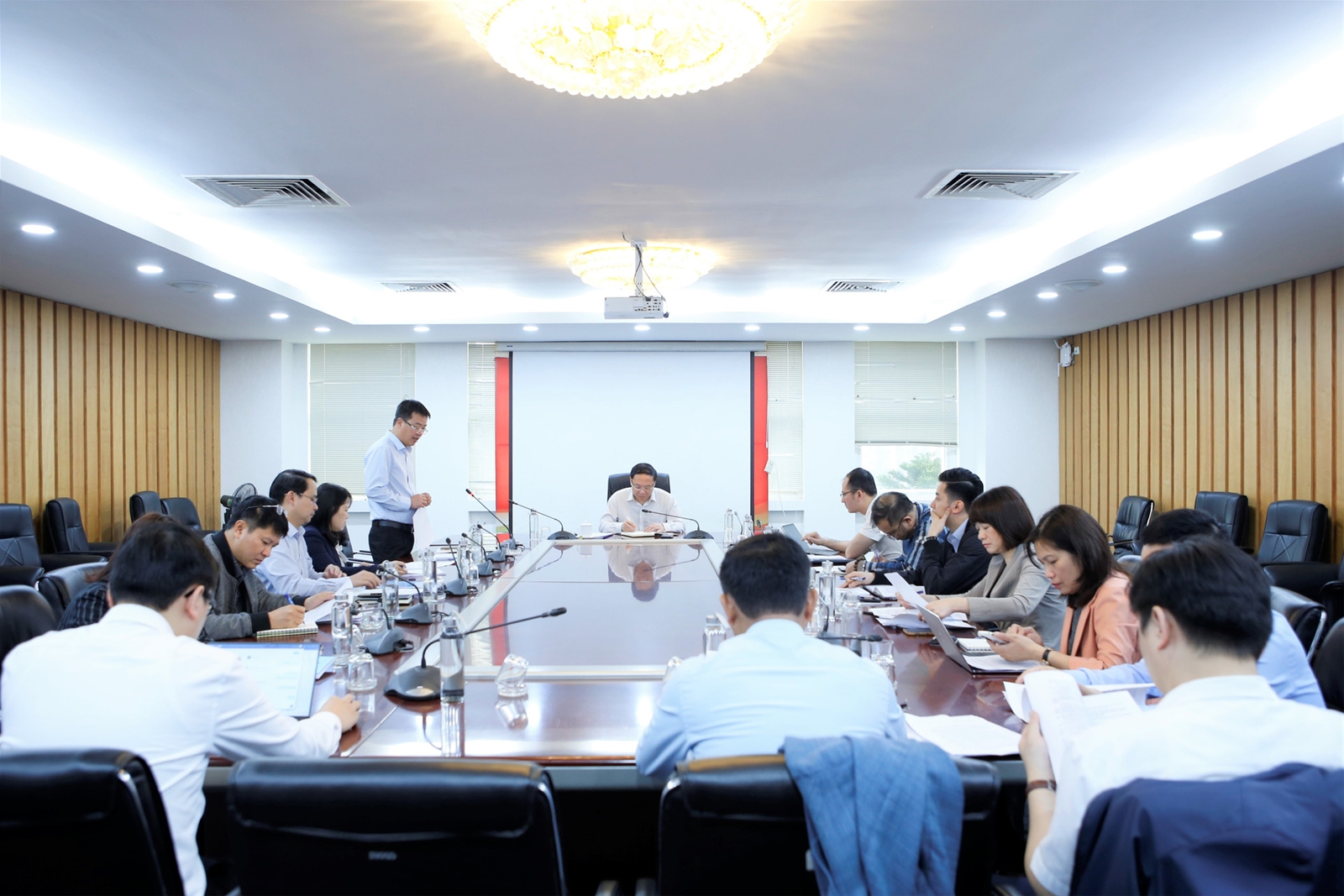 Khẩn trương tiếp thu và hoàn thiện dự thảo Luật Tài nguyên nước (sửa đổi)