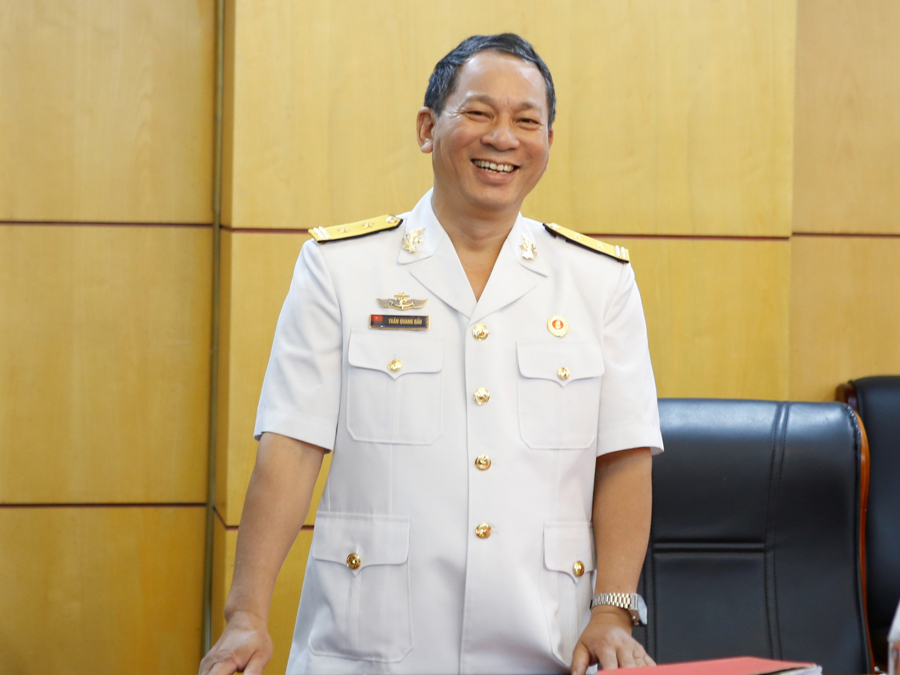 Trao Huy hiệu 30 năm tuổi Đảng cho 2 đồng chí trực thuộc Đảng bộ Bộ TN&MT