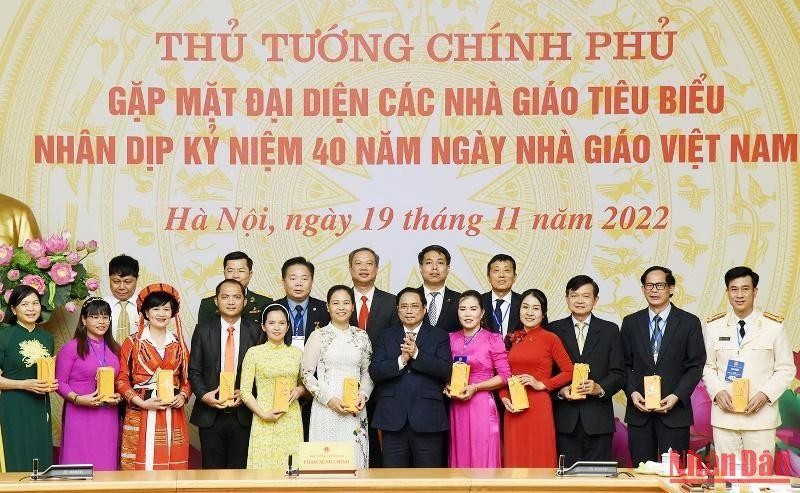 Thủ tướng Phạm Minh Chính gặp mặt các nhà giáo tiêu biểu