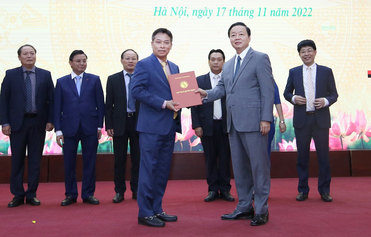 Công bố, trao Quyết định bổ nhiệm lại Thứ trưởng Bộ TN&MT; Quyết định điều động, bổ nhiệm lãnh đạo một số đơn vị trực thuộc Bộ