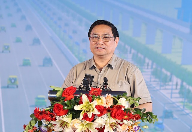 Thủ tướng: Phải 'vượt nắng thắng mưa, thực hiện 3 ca 4 kíp' triển khai đường Vành đai 4 - Vùng Thủ đô Hà Nội