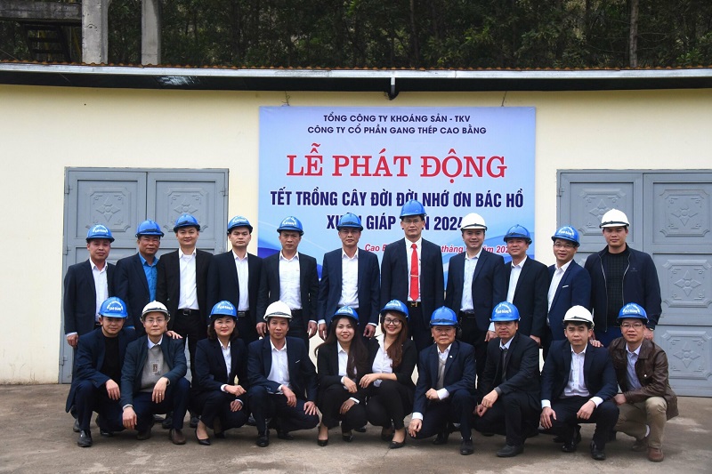 Công ty CP Gang thép Cao Bằng: Ra quân trồng cây mừng Đảng, mừng Xuân