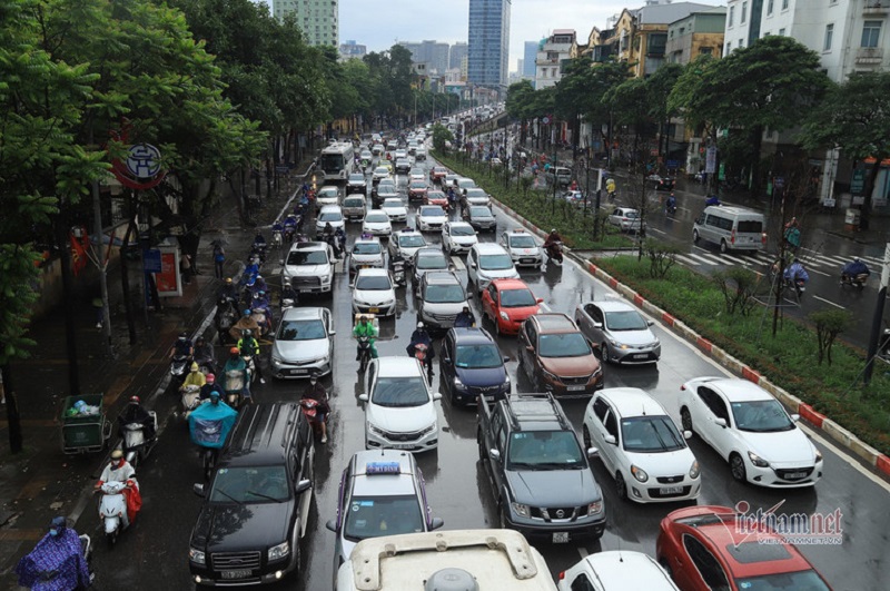 Loạt địa phương muốn thu phí khí thải với ô tô và xe máy, Bộ Tài chính nói gì?