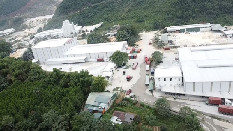 Dân kêu cứu vì mịt mù bụi mịn từ nhà máy bột đá, địa phương nói 'ô nhiễm trong phạm vi cho phép'