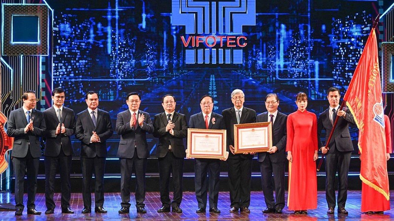 Khơi dậy hơn nữa đam mê nghiên cứu, sáng tạo, thúc đẩy phát triển khoa học-công nghệ Uh