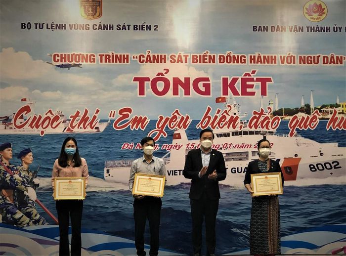 Trao 38 giải thưởng cuộc thi tìm hiểu 'Em yêu biển, đảo quê hương'