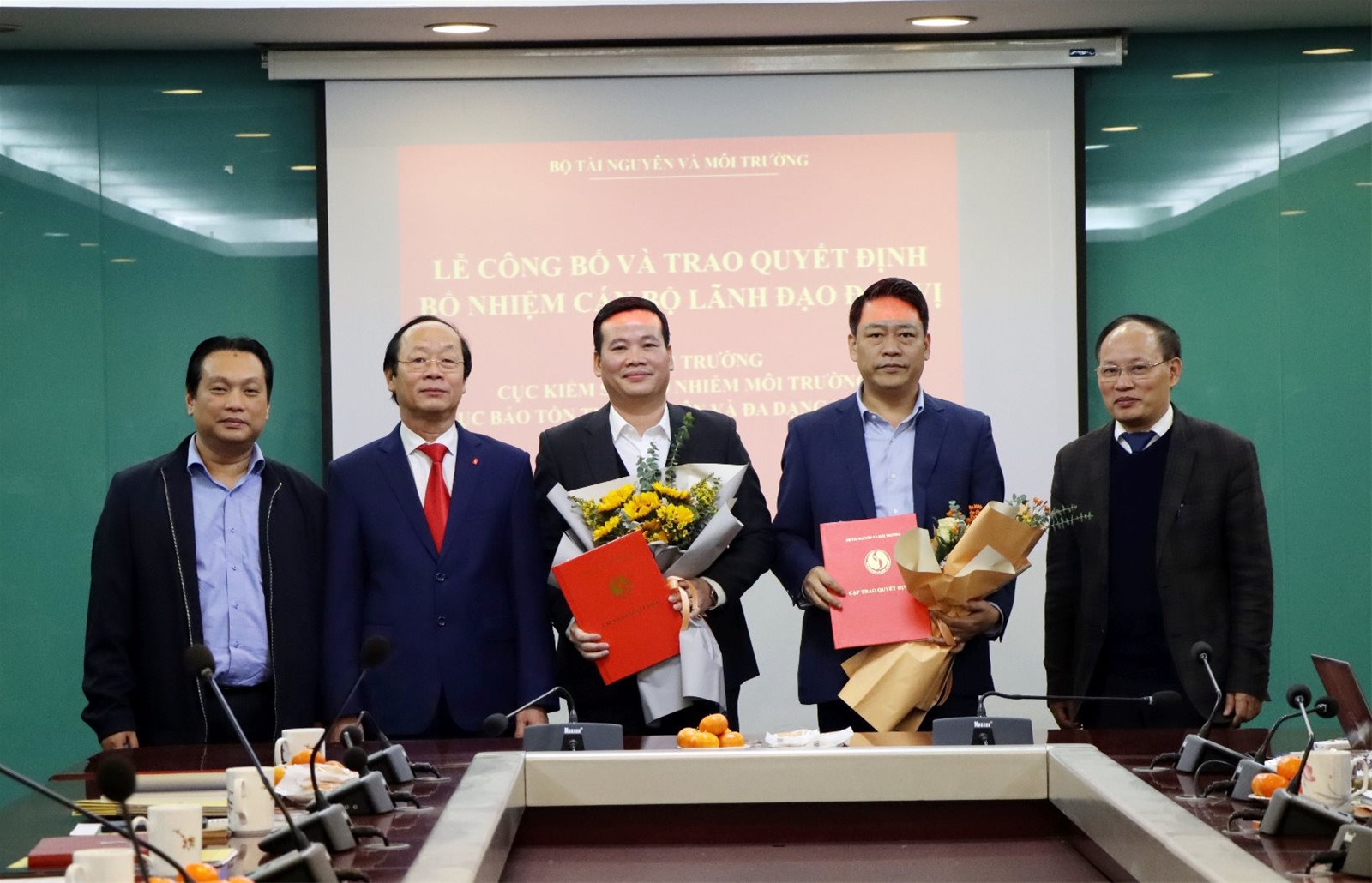 Trao quyết định bổ nhiệm 8 lãnh đạo đơn vị thuộc lĩnh vực môi trường
