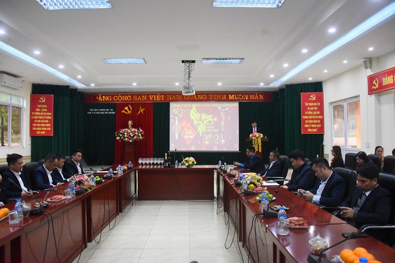 Công ty CP Gang thép Cao Bằng: Ra quân trồng cây mừng Đảng, mừng Xuân