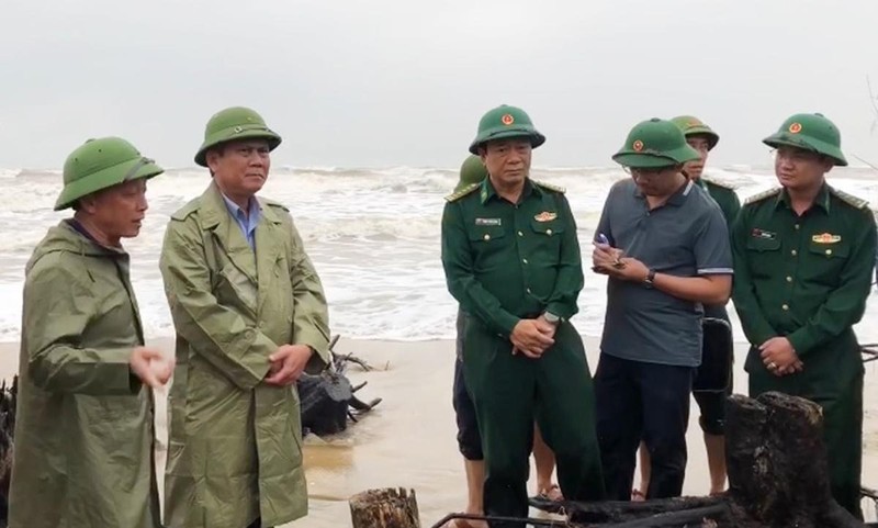 Quảng Bình tìm phương án khắc phục sạt lở bờ biển phường Quảng Phúc