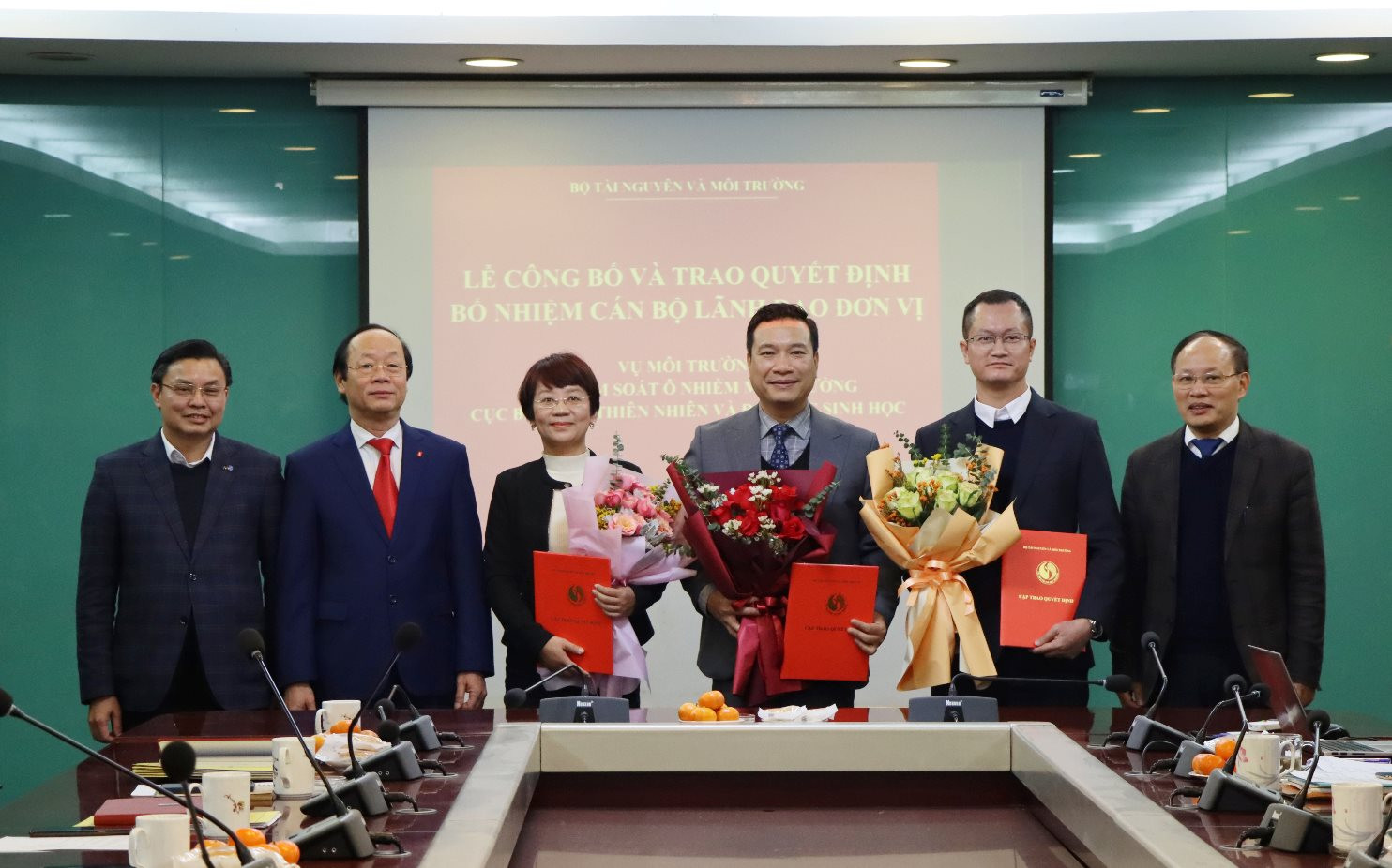 Trao quyết định bổ nhiệm 8 lãnh đạo đơn vị thuộc lĩnh vực môi trường