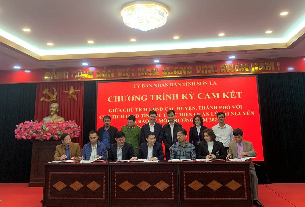 Sơn La: Ký cam kết về tăng cường quản lý TN&MT năm 2022