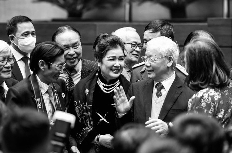 Có một ngôi sao sáng, một ngọn lửa đỏ rực không bao giờ tắt