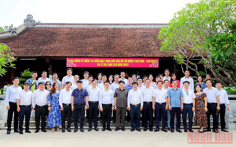 Hội Nhà báo Việt Nam và các cơ quan báo chí dâng hương tưởng niệm Chủ tịch Hồ Chí Minh