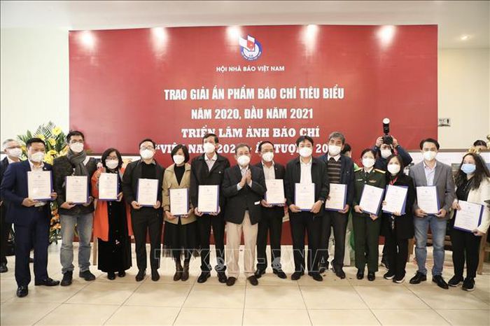 Trao giải Ấn phẩm báo chí tiêu biểu năm 2020, đầu năm 2021