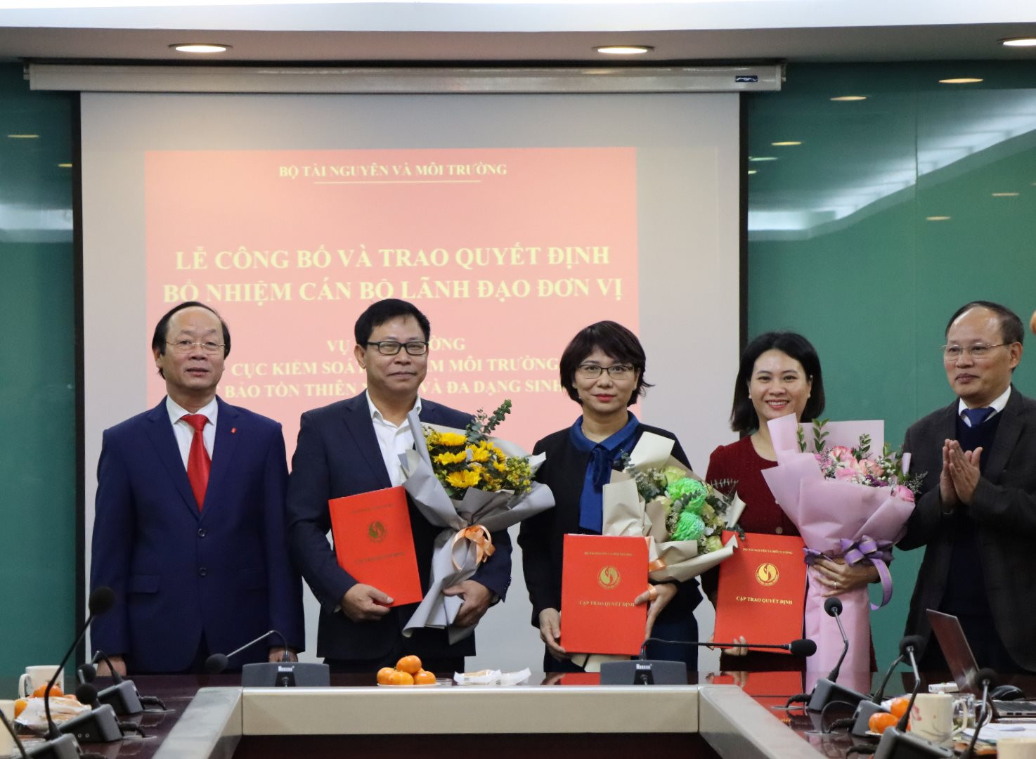 Trao quyết định bổ nhiệm 8 lãnh đạo đơn vị thuộc lĩnh vực môi trường