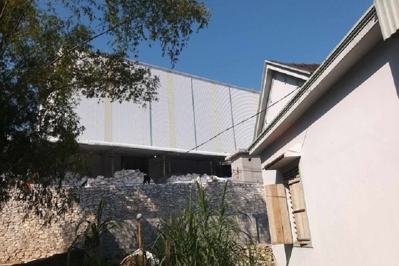 Dân kêu cứu vì mịt mù bụi mịn từ nhà máy bột đá, địa phương nói 'ô nhiễm trong phạm vi cho phép'