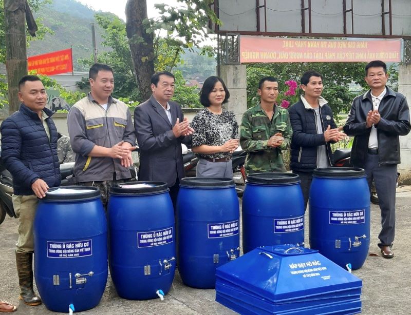 Hội Nông dân Việt Nam tổ chức Tập huấn chuyển giao khoa học kỹ thuật cho các hộ tham gia mô hình điểm “Hộ nông dân tham gia phân loại, thu gom, vận chuyển rác thải sinh hoạt ở nông thôn” tại Sơn La