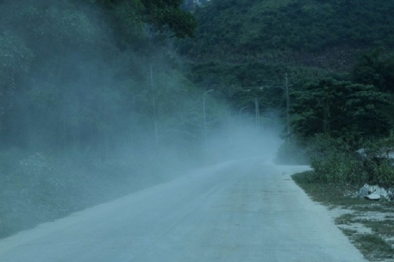 Dân kêu cứu vì mịt mù bụi mịn từ nhà máy bột đá, địa phương nói 'ô nhiễm trong phạm vi cho phép'