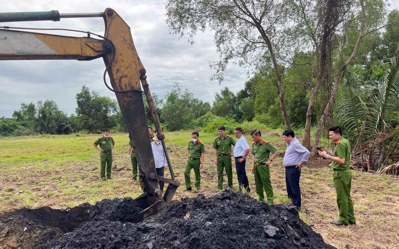 Chôn lấp trái phép hàng chục nghìn tấn rác thải không qua xử lý