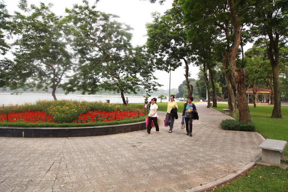 Gìn giữ những “lá phổi xanh” của Thủ đô
