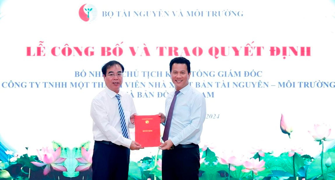 Trao Quyết định bổ nhiệm Chủ tịch, Tổng Giám đốc Công ty TNHH MTV Nhà xuất bản Tài nguyên - Môi trường và Bản đồ Việt Nam
