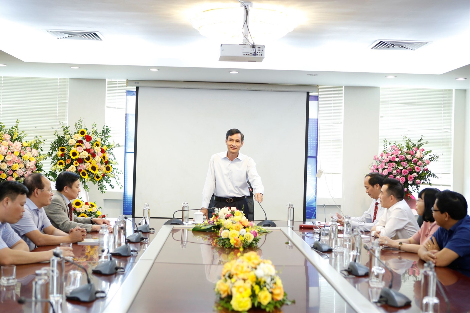 Ông Nguyễn Mạnh Hùng giữ chức Phó Vụ trưởng Vụ Kế hoạch - Tài chính, Bộ TN&MT