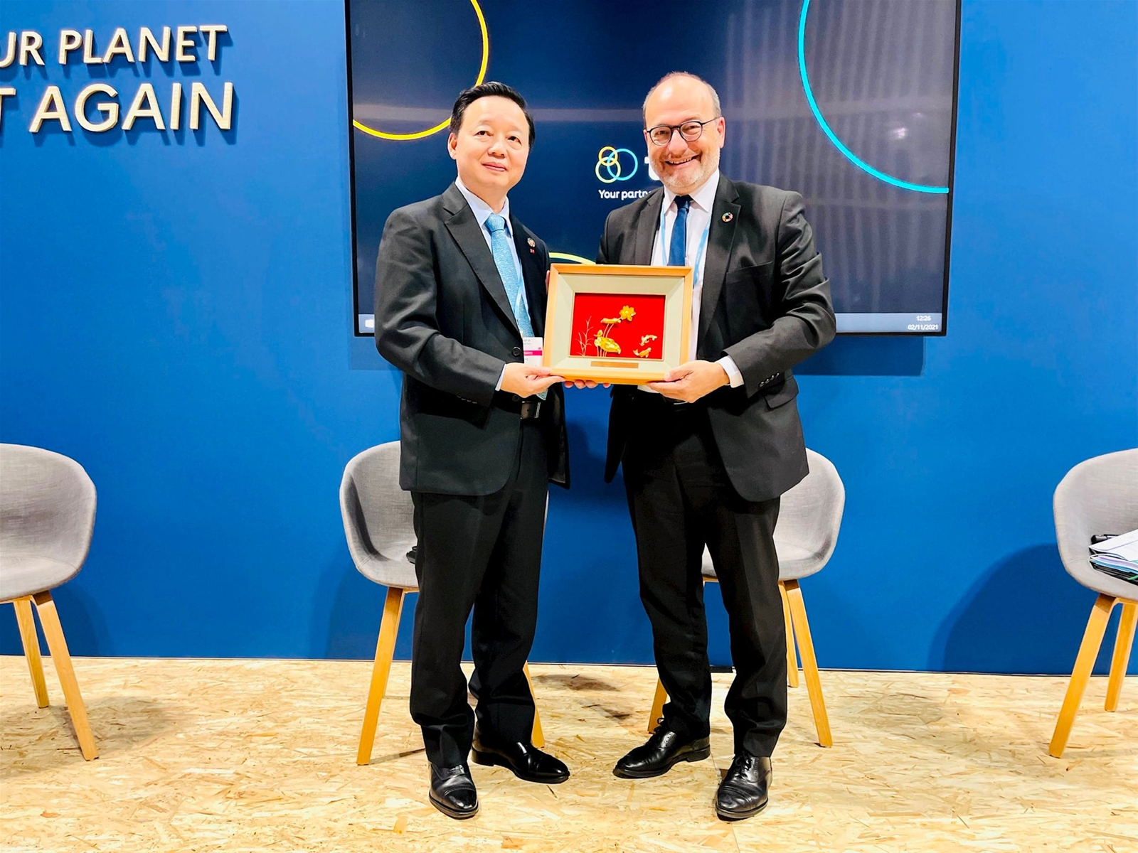 Bộ trưởng Trần Hồng Hà làm việc với ông Remy Rioux, Tổng Giám đốc Cơ quan Phát triển Pháp (AFD)