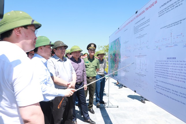 Thủ tướng Chính phủ Phạm Minh Chính khảo sát một số dự án trọng điểm tại Nghệ An