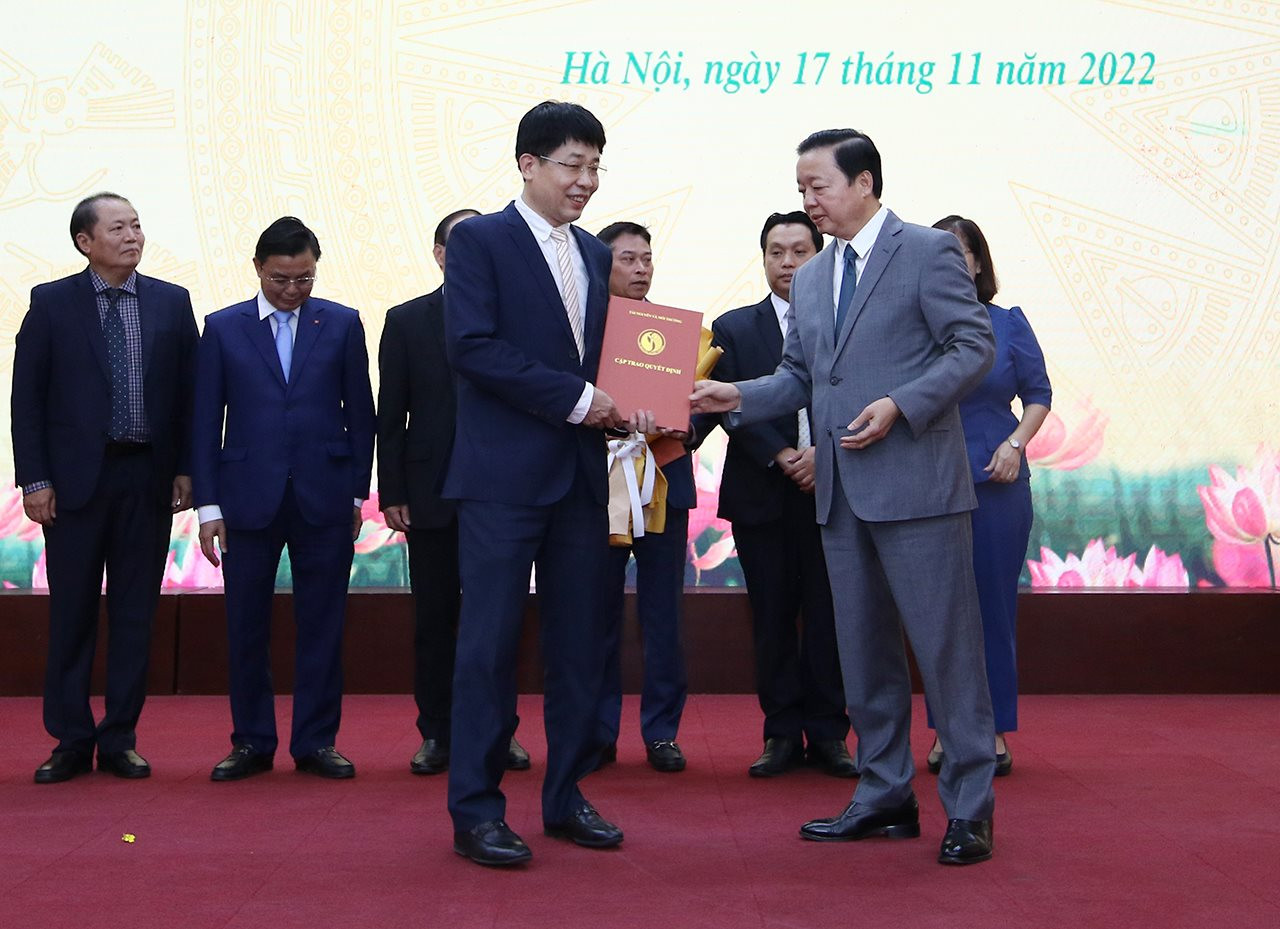 Công bố, trao Quyết định bổ nhiệm lại Thứ trưởng Bộ TN&MT; Quyết định điều động, bổ nhiệm lãnh đạo một số đơn vị trực thuộc Bộ
