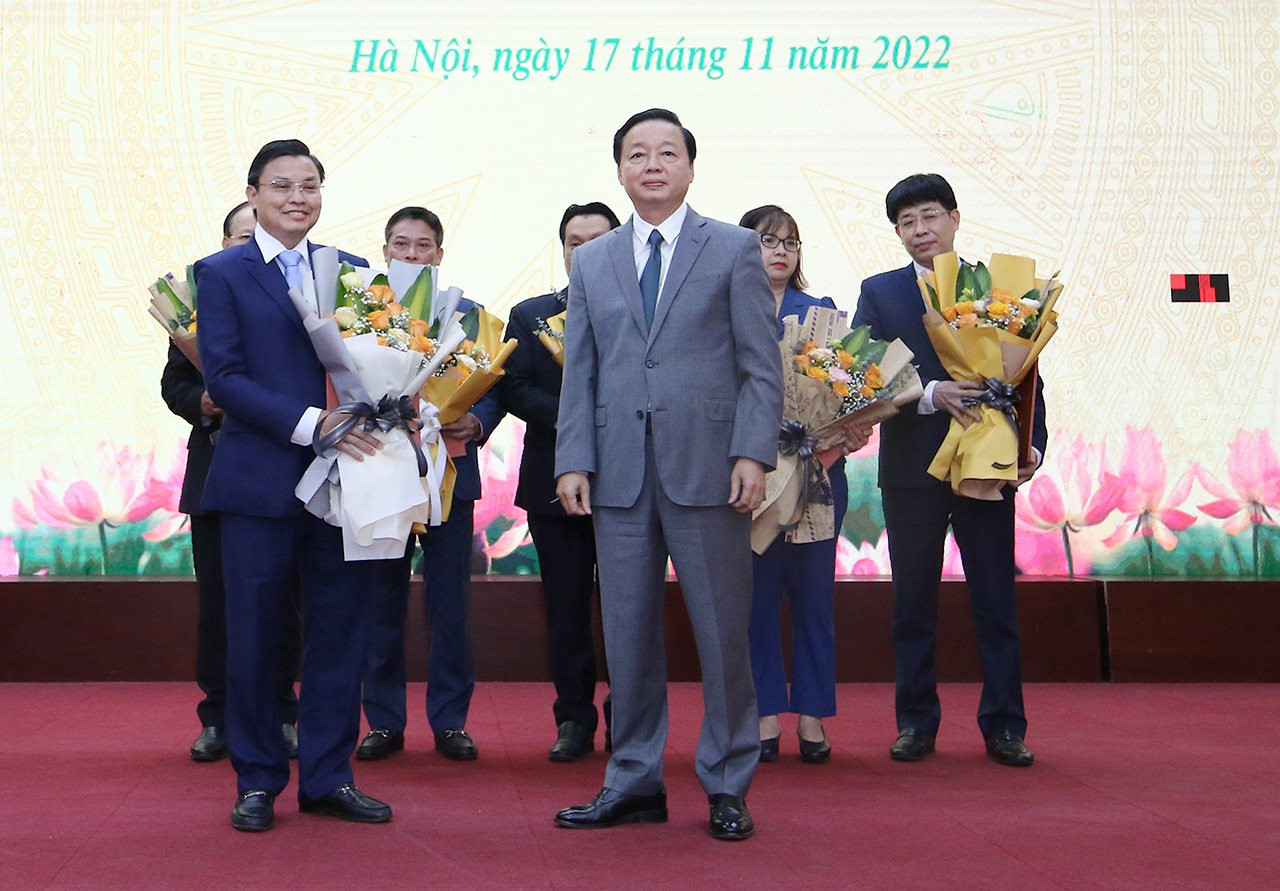 Công bố, trao Quyết định bổ nhiệm lại Thứ trưởng Bộ TN&MT; Quyết định điều động, bổ nhiệm lãnh đạo một số đơn vị trực thuộc Bộ