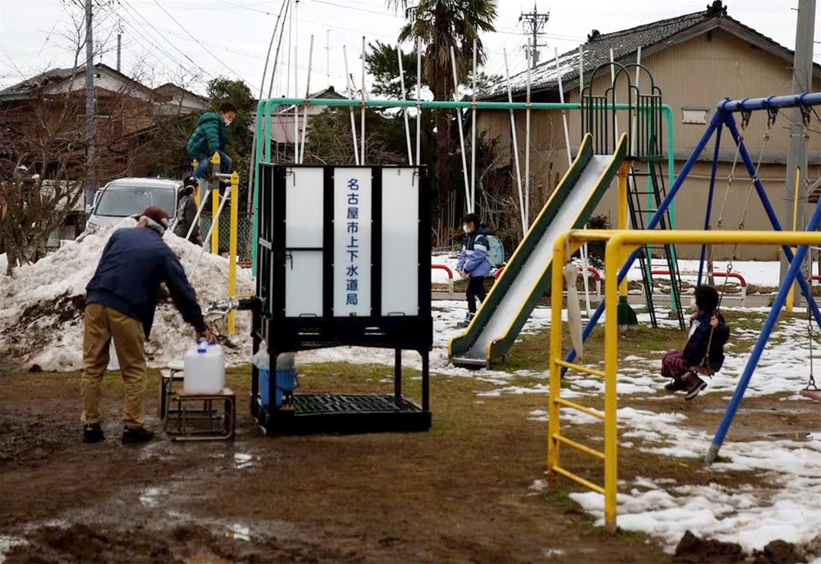 Người Nhật chật vật sau động đất