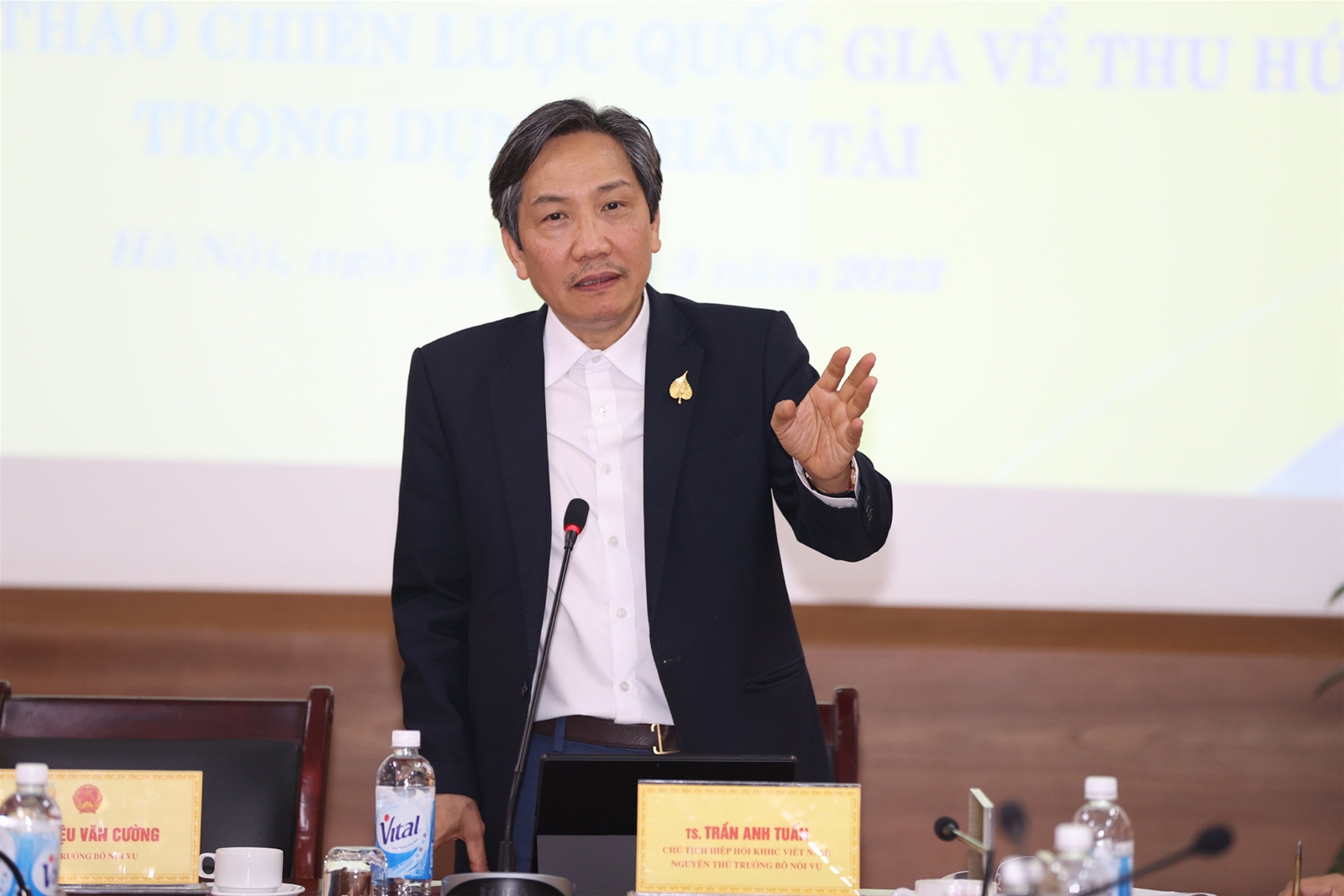 Muốn thịnh vượng lấy nhân tài làm gốc