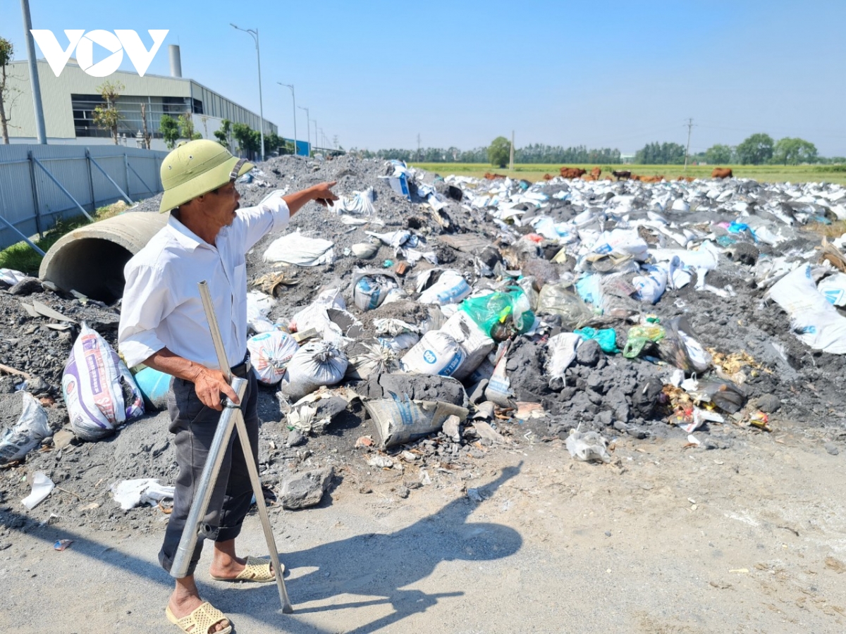Đổ trộm chất thải nguy hại, 3 cá nhân, doanh nghiệp ở Bắc Ninh bị xử phạt hơn 1 tỷ đồng
