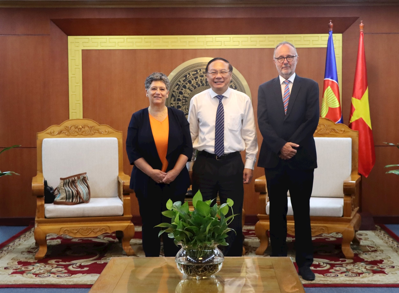 Việt Nam - Pháp: Tăng cường hợp tác nghiên cứu khoa học về tài nguyên môi trường