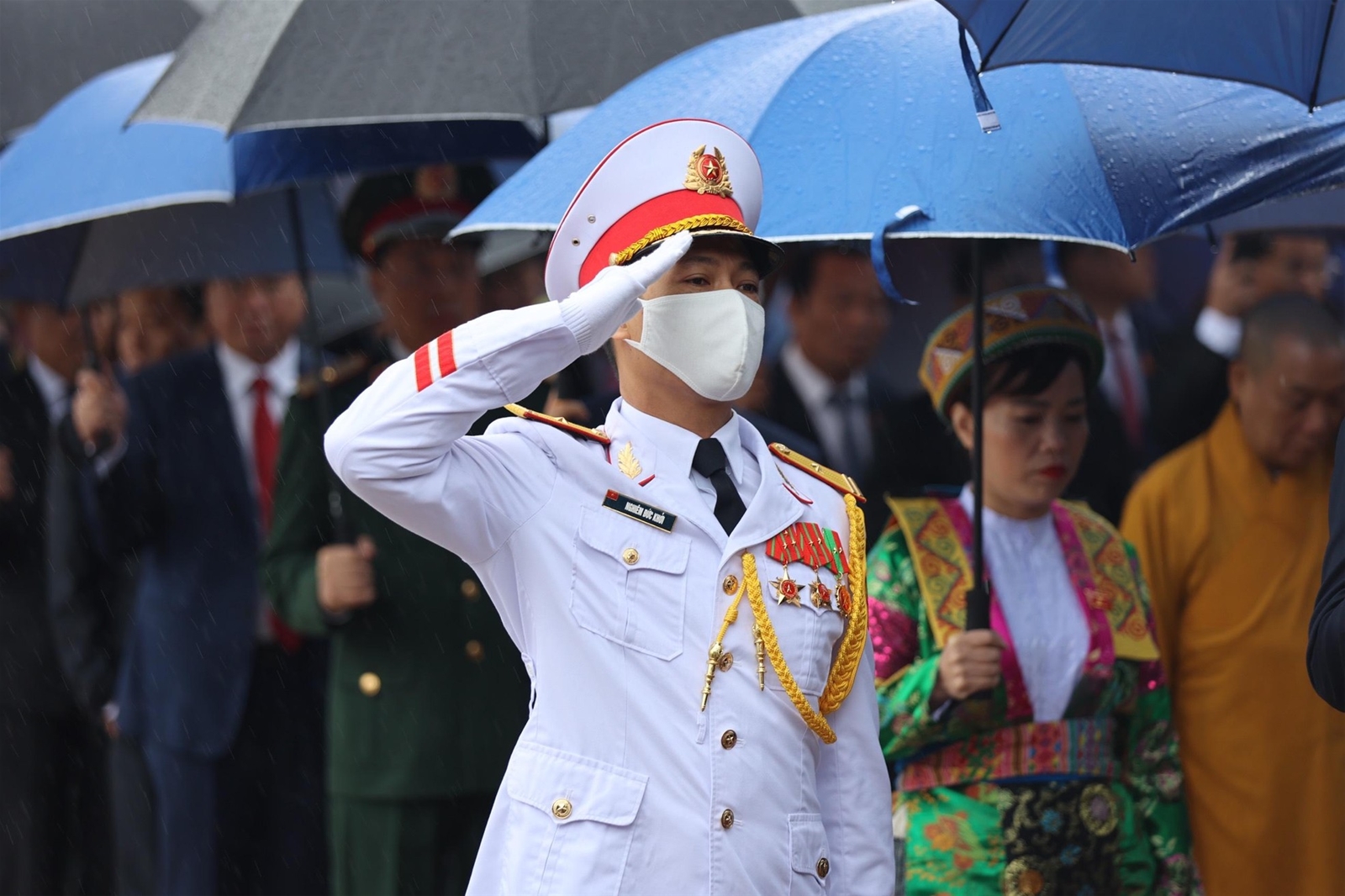 Các lãnh đạo Đảng, Nhà nước và đại biểu Quốc hội vào Lăng viếng Chủ tịch Hồ Chí Minh