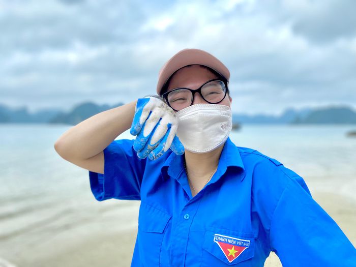Thanh niên Quảng Ninh chung tay làm sạch môi trường Di sản vịnh Hạ Long