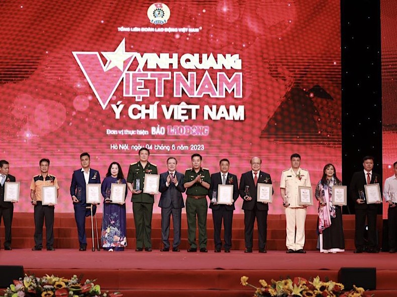 Chương trình Vinh quang Việt Nam năm 2023 tôn vinh 16 tập thể, cá nhân