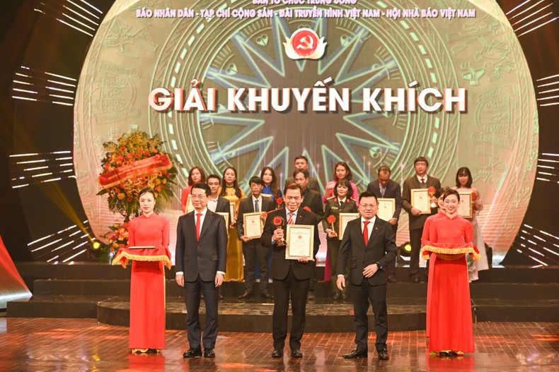 Trao Giải báo chí toàn quốc về xây dựng Đảng lần thứ VII