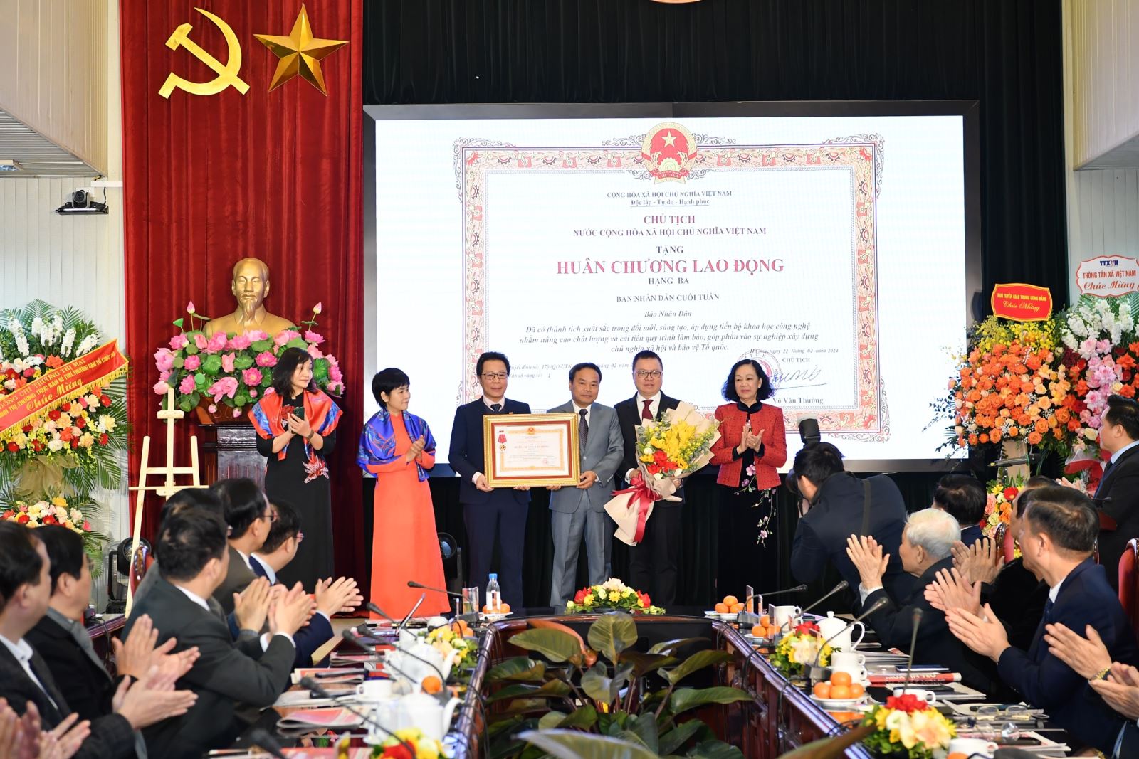 Kỷ niệm 35 năm Ngày Báo Nhân Dân cuối tuần ra số đầu