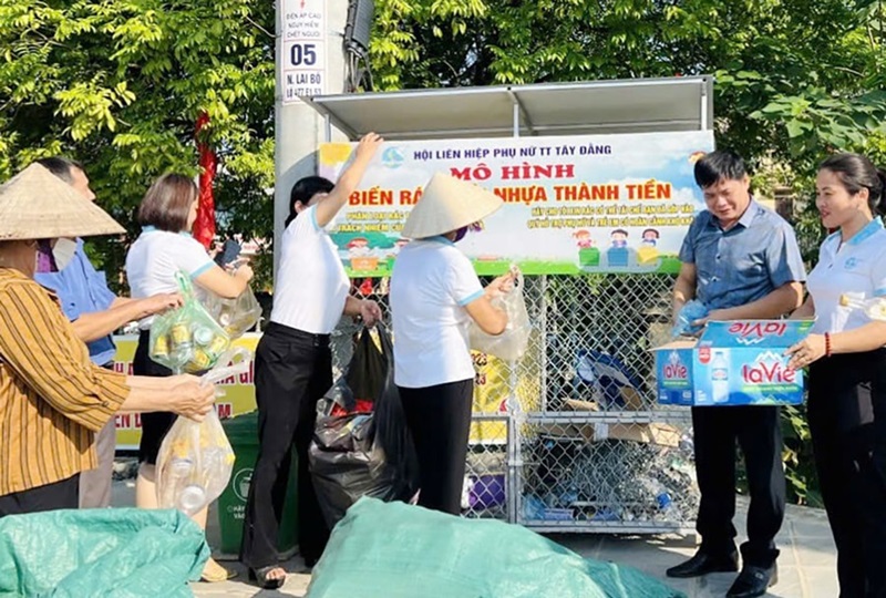 Ba Vì (Hà Nội) nhân rộng mô hình phân loại rác hiệu quả