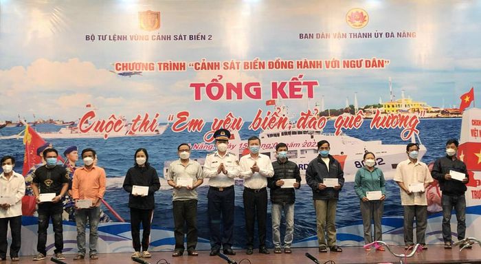 Trao 38 giải thưởng cuộc thi tìm hiểu 'Em yêu biển, đảo quê hương'