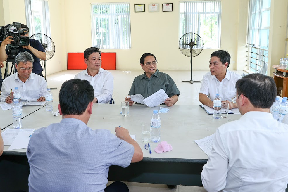 Thủ tướng Phạm Minh Chính dâng hương tại Nhà tưởng niệm Chủ tịch Hồ Chí Minh và thăm Bệnh viện đa khoa tỉnh Bắc Kạn