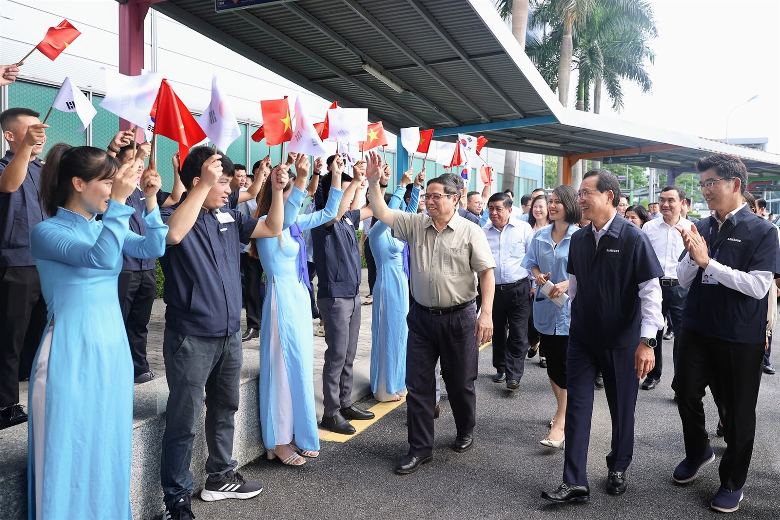 Thủ tướng mong Samsung có thêm lãnh đạo, quản lý người Việt Nam