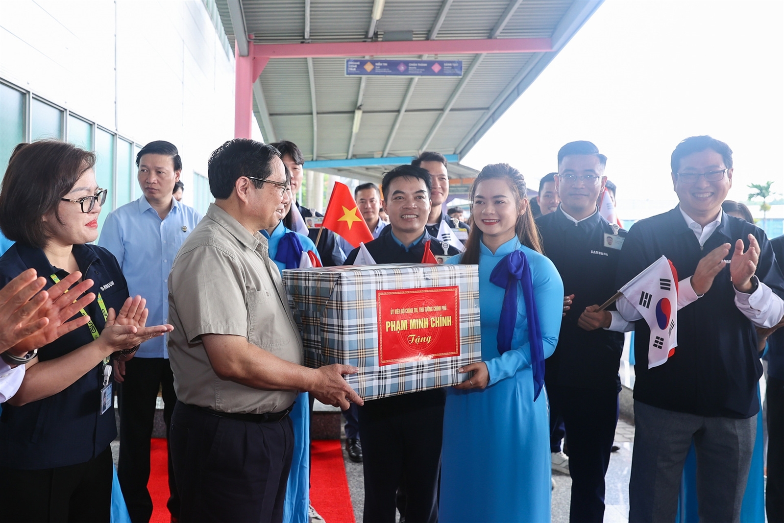 Thủ tướng mong Samsung có thêm lãnh đạo, quản lý người Việt Nam