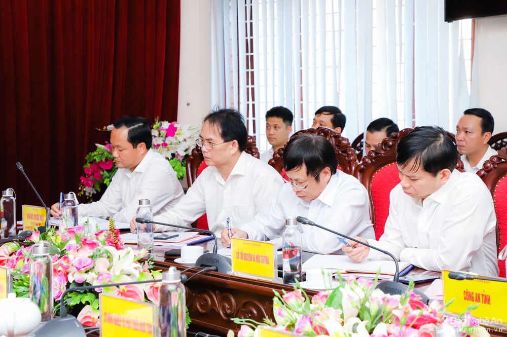 Nghệ An: Chủ tịch UBND tỉnh Nguyễn Đức Trung làm việc với Sở Tài nguyên và Môi trường