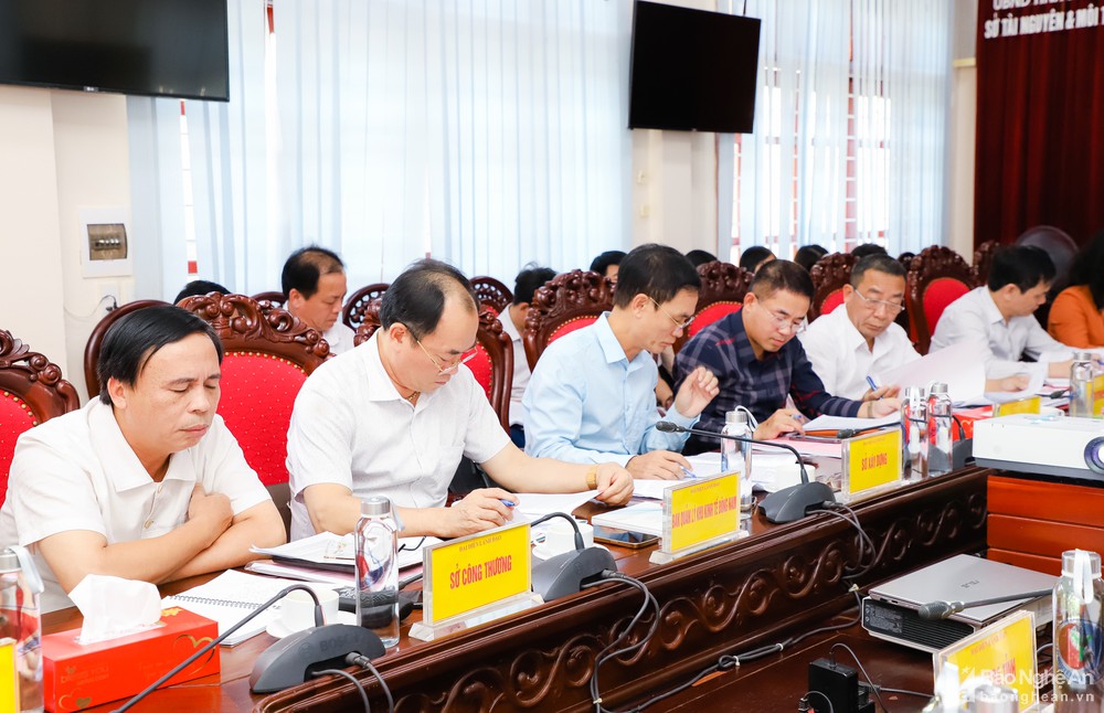 Nghệ An: Chủ tịch UBND tỉnh Nguyễn Đức Trung làm việc với Sở Tài nguyên và Môi trường