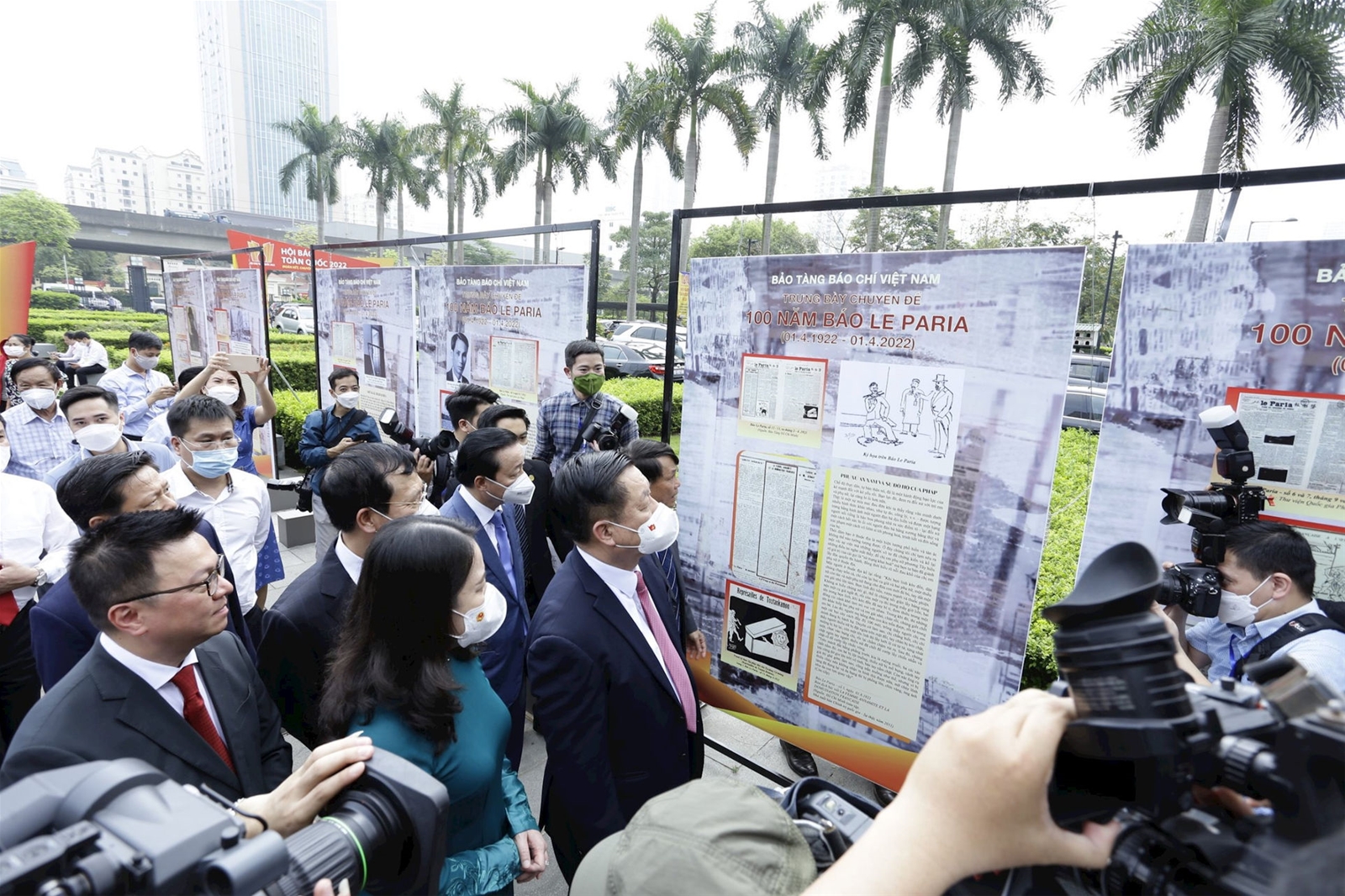 Bộ trưởng Trần Hồng Hà thăm Triển lãm Hội Báo toàn quốc năm 2022