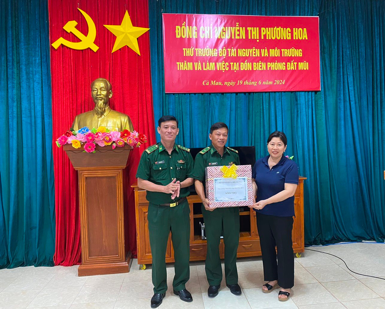 Thứ trưởng Bộ TN&MT Nguyễn Thị Phương Hoa kiểm tra công tác biên giới, biển, đảo ở Cà Mau