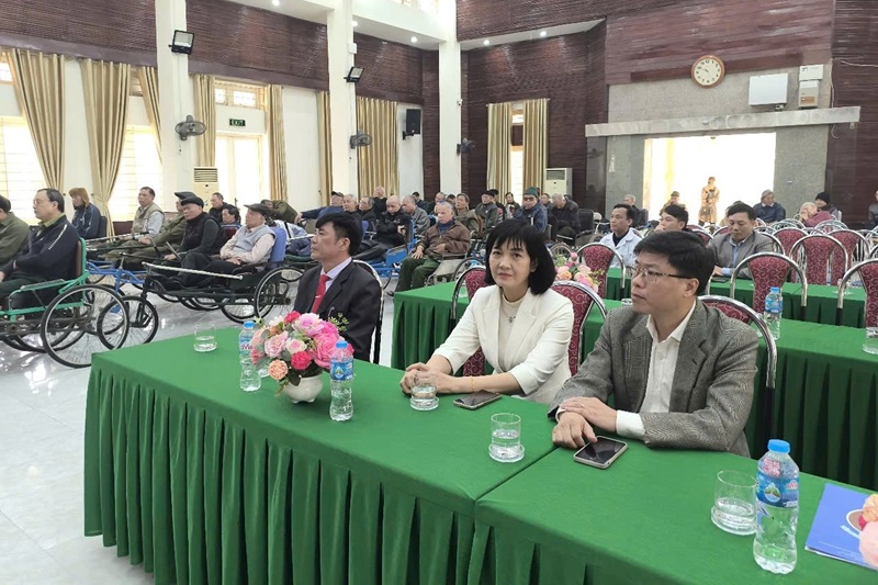 Công đoàn Bộ TN&MT chúc Tết đối tượng chính sách nhân dịp Tết Nguyên đán Ất Tỵ 2025