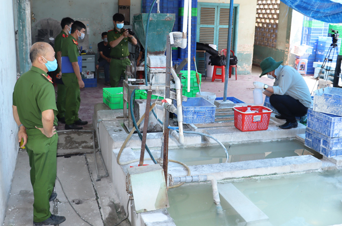 42 tấn thải nguy hại từ xí nghiệp bóng đèn